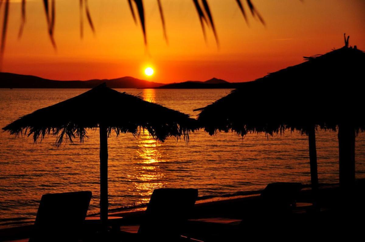 Sunday Luxury Suites Agia Anna  ภายนอก รูปภาพ