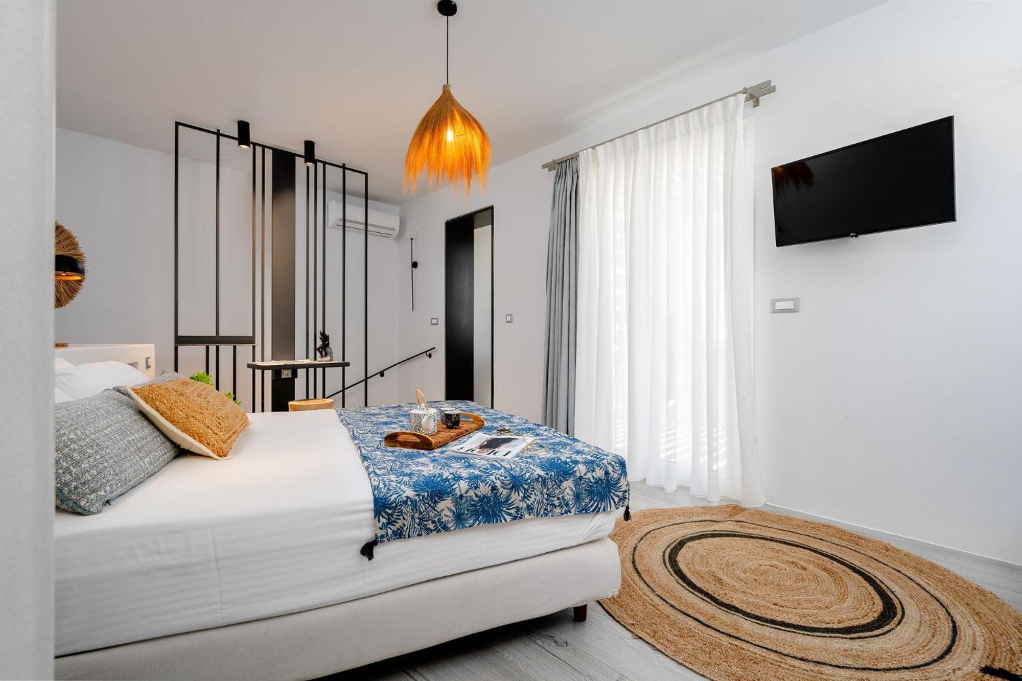 Sunday Luxury Suites Agia Anna  ภายนอก รูปภาพ