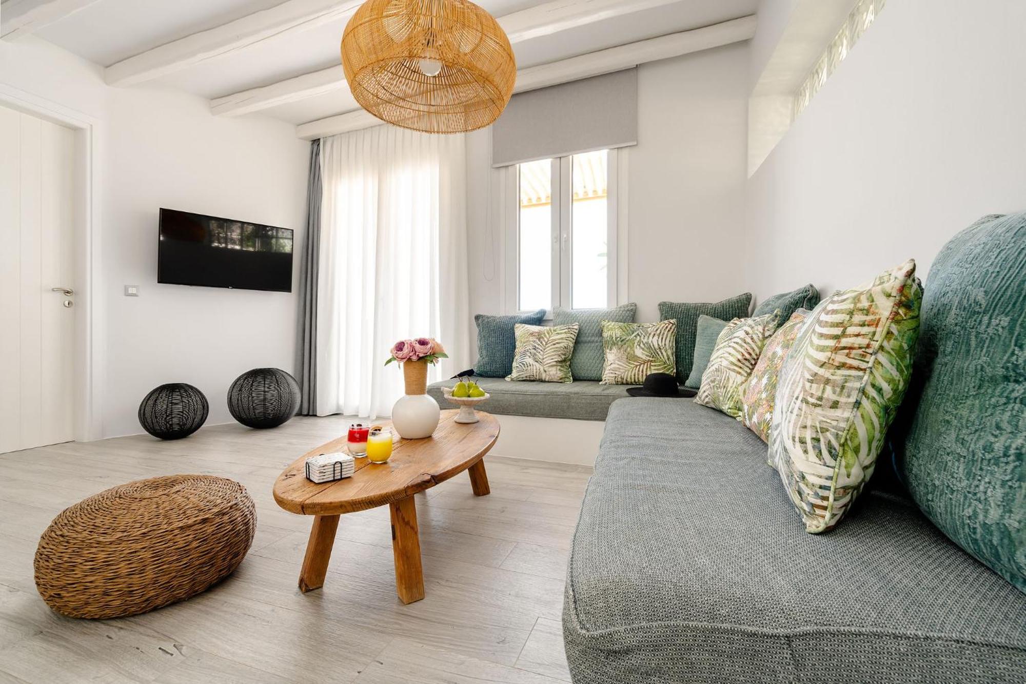 Sunday Luxury Suites Agia Anna  ภายนอก รูปภาพ
